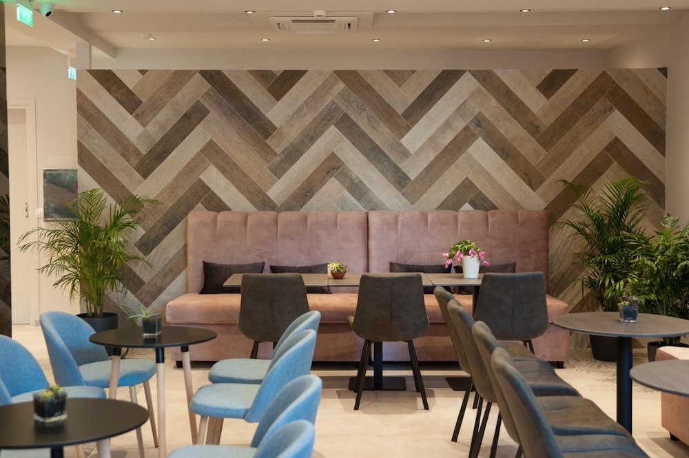 Athens Platinum Rooms and Suites 55/57