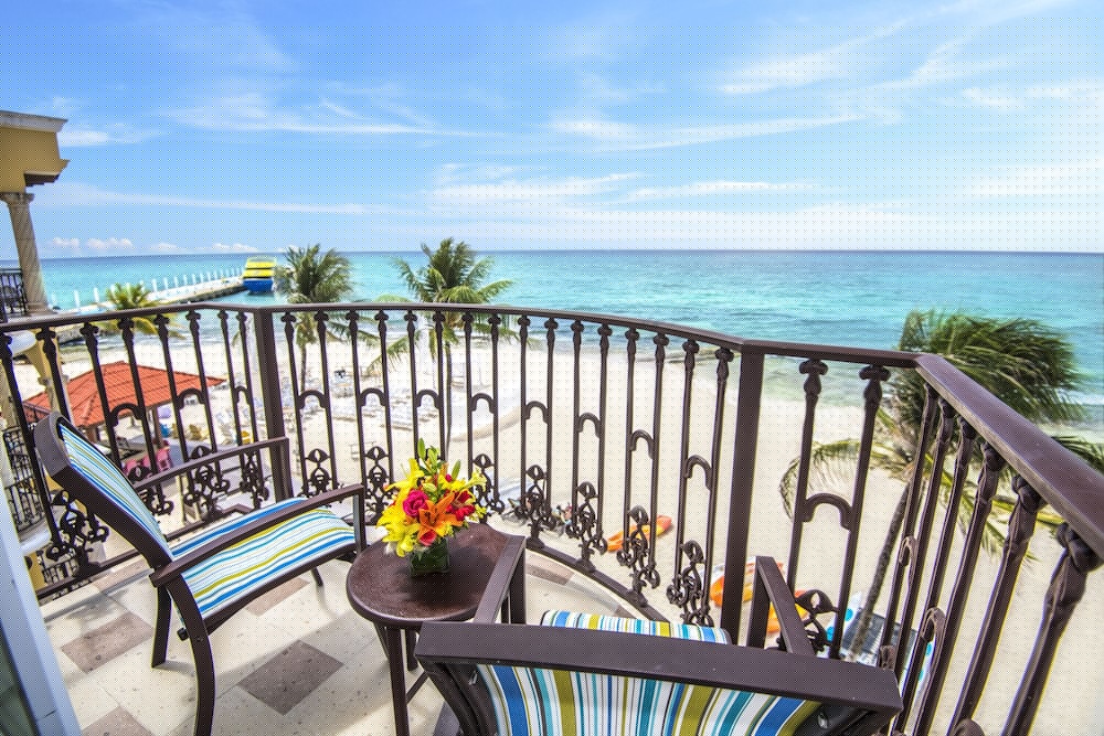 Wyndham Alltra Playa Del Carmen, Adults Only All Inclusive Resort in PLAYA DEL CARMEN