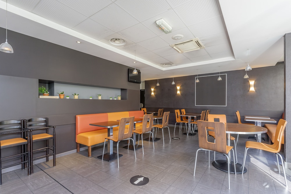 restaurant cafeteria