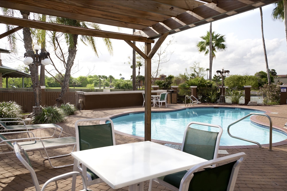 Holiday Inn Express Hotel Suites Brownsville 32/62
