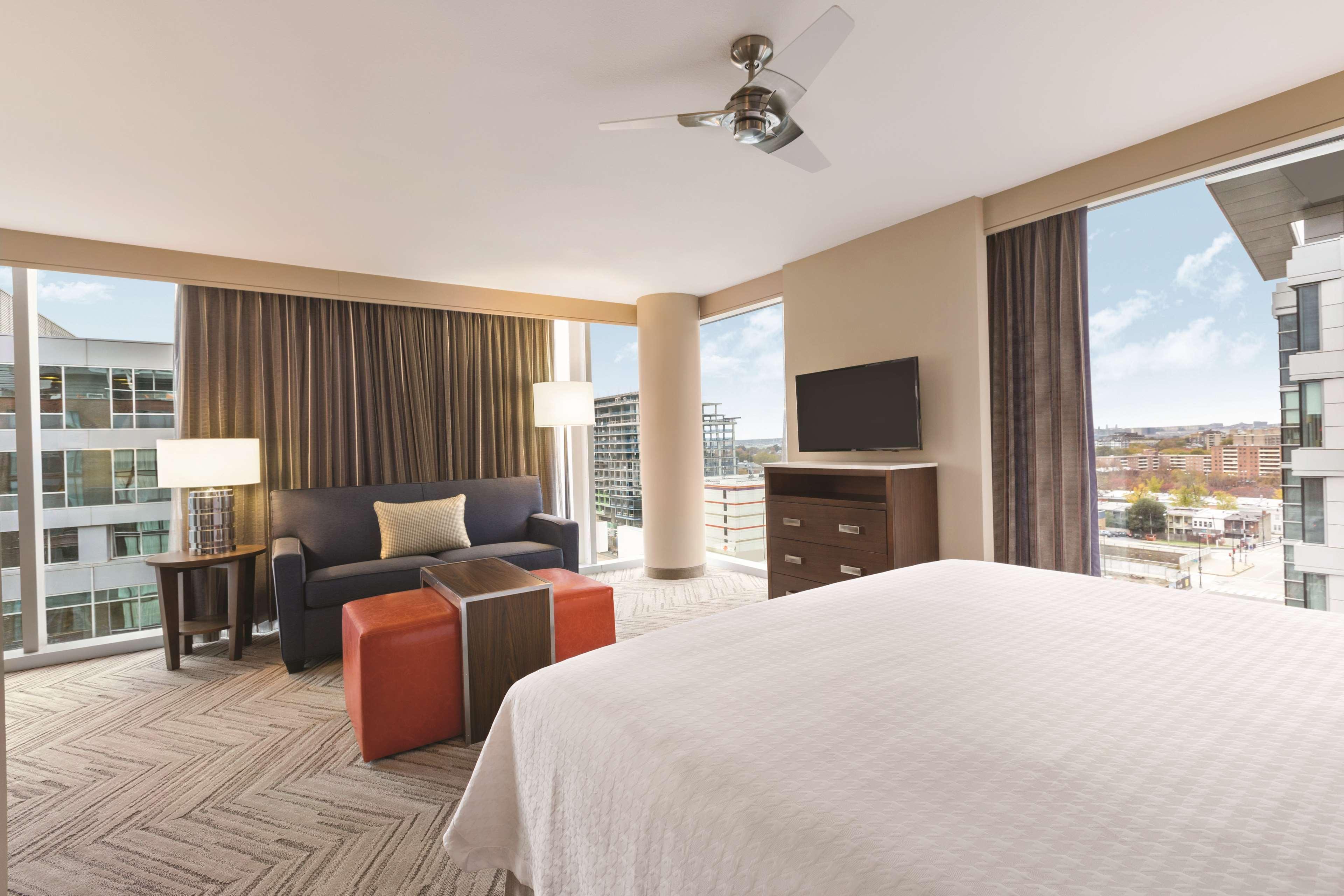 STUDIO, SUITE, KING BED, CORNER, ACCESSIBLE