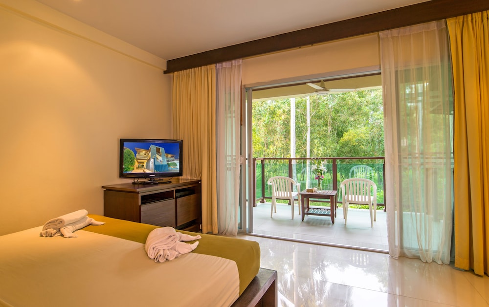 Lanta Pura Beach Resort 11/28
