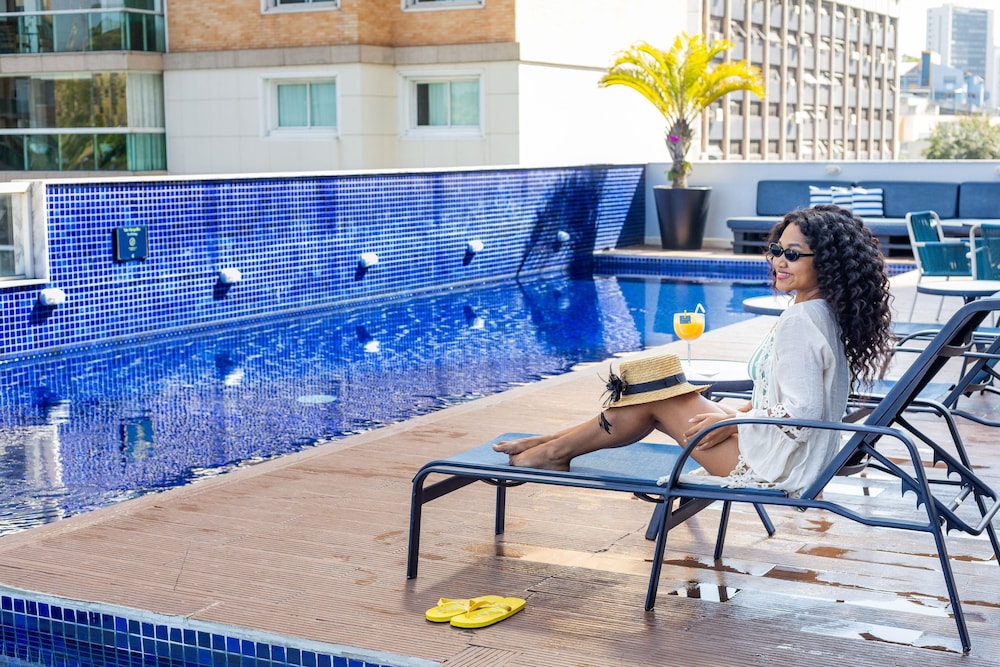 Golden Tulip Porto Vitoria 69/72
