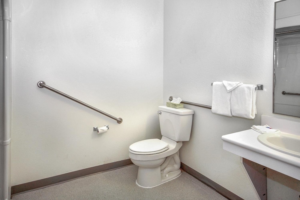 Motel6 Peterborough, ON 22/37