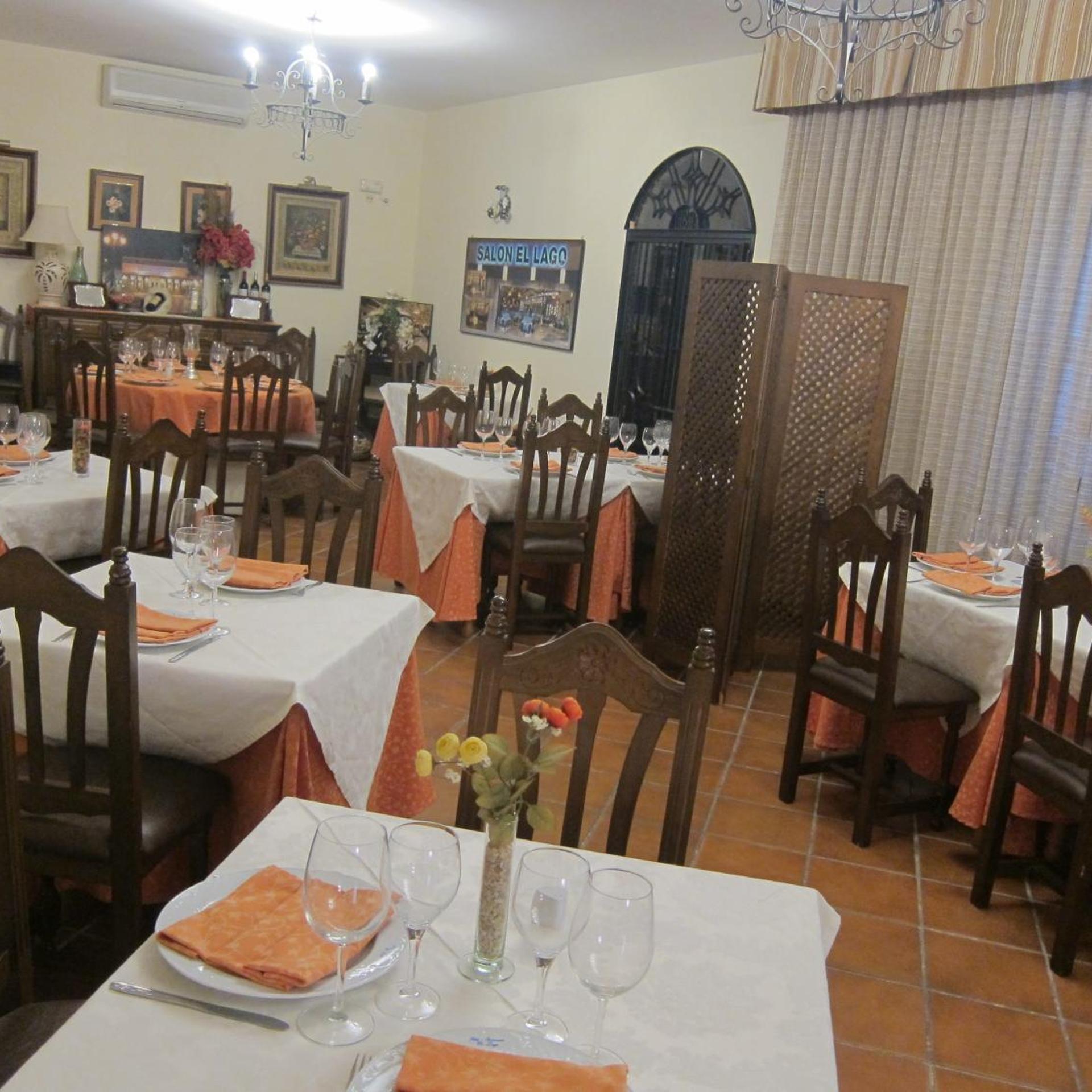 Hotel Restaurante El Lago 16/24