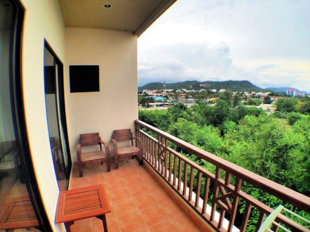 LaOr INN HUA HIN 7/51