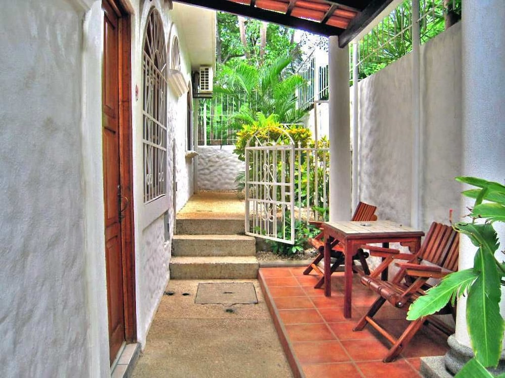 Hotel Flores 24/50
