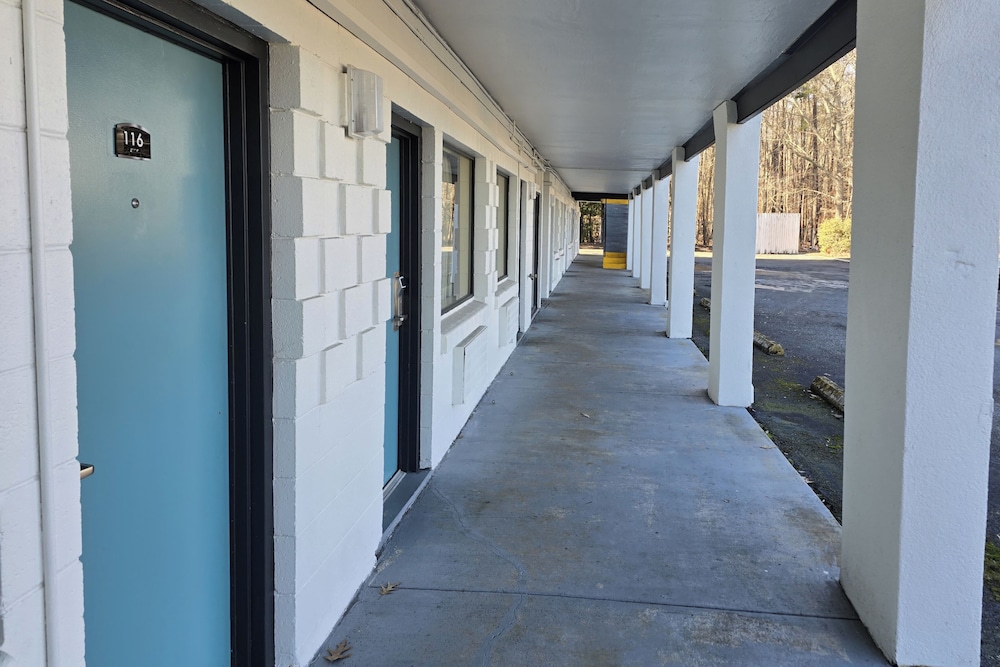 Sunrise Inn By OYO Newport News US-60 11/53