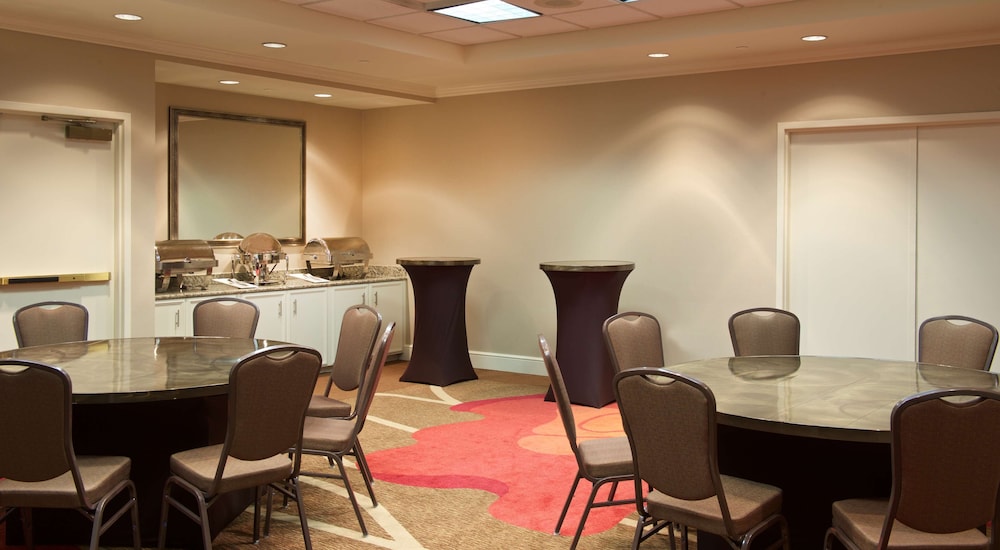 Hampton Inn and Suites Pittsburgh Meadow Lands 43/47