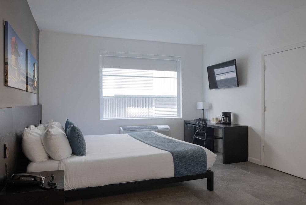 ROOM, KING BED, ACCESSIBLE