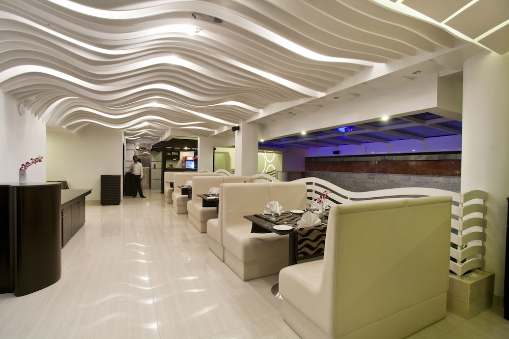 Lobby at INNOTEL BUSINESS BOUTIQUE HOTEL, DHAKA