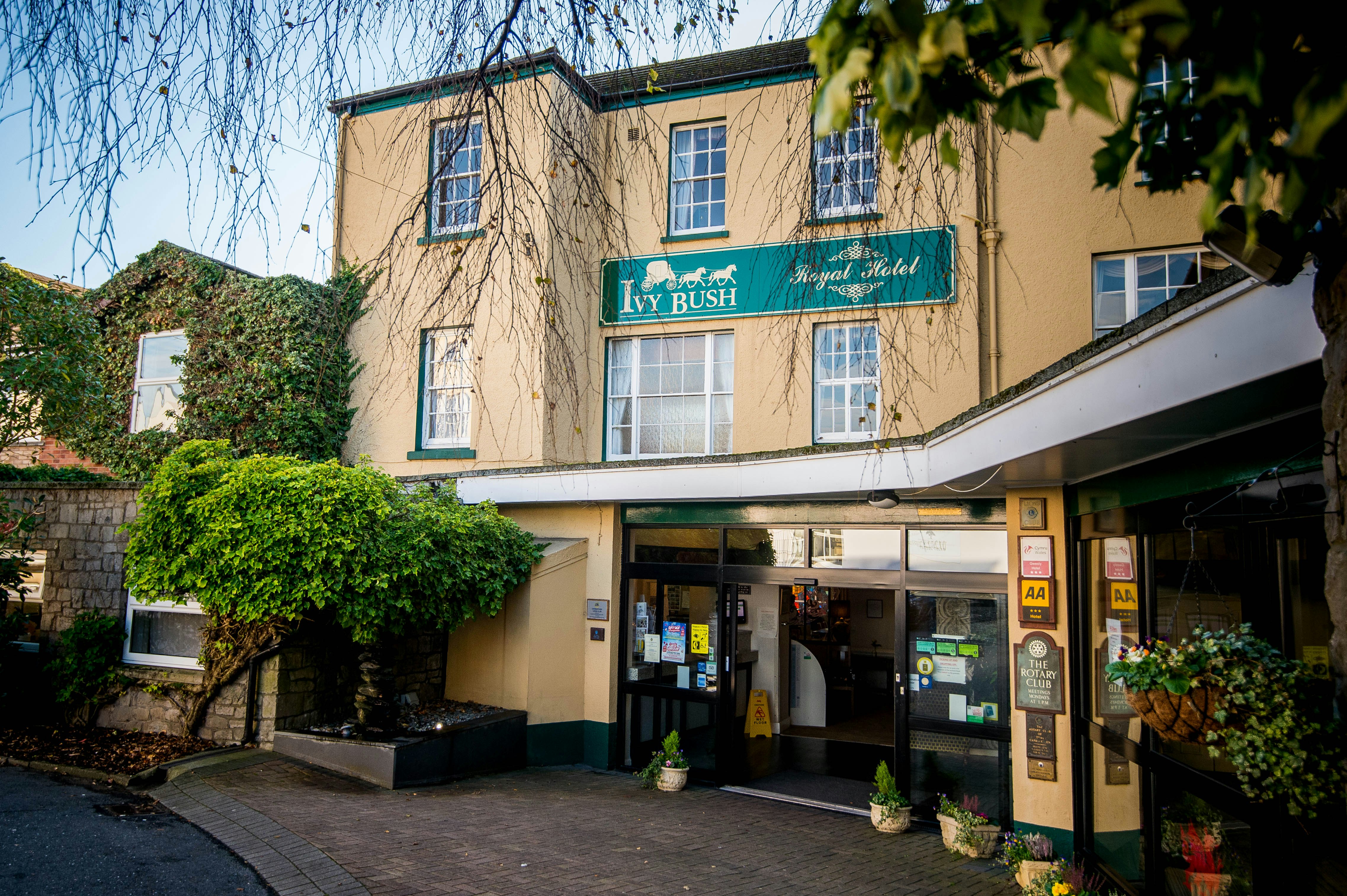 The Ivy Bush Royal Hotel 77/77