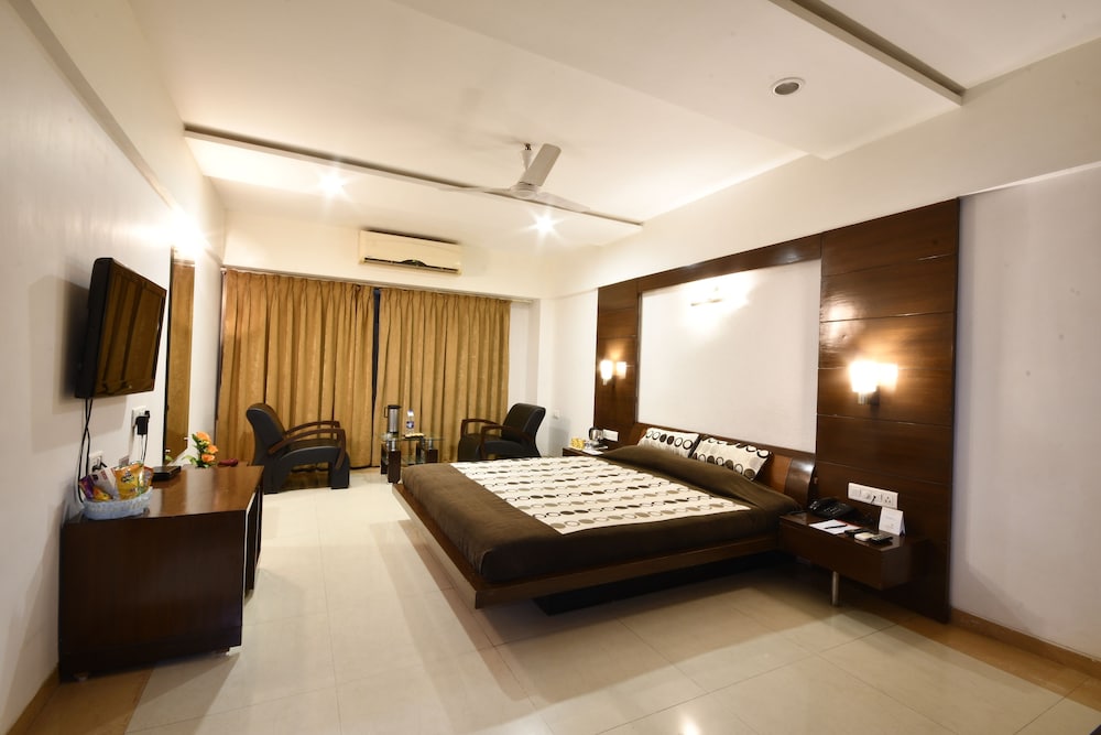 PLATINUM RESIDENCY HOTEL 11/28