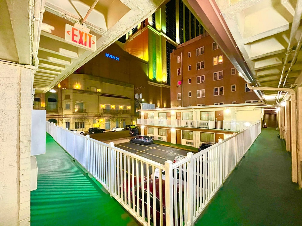 Eldorado Motor Inn 5/40