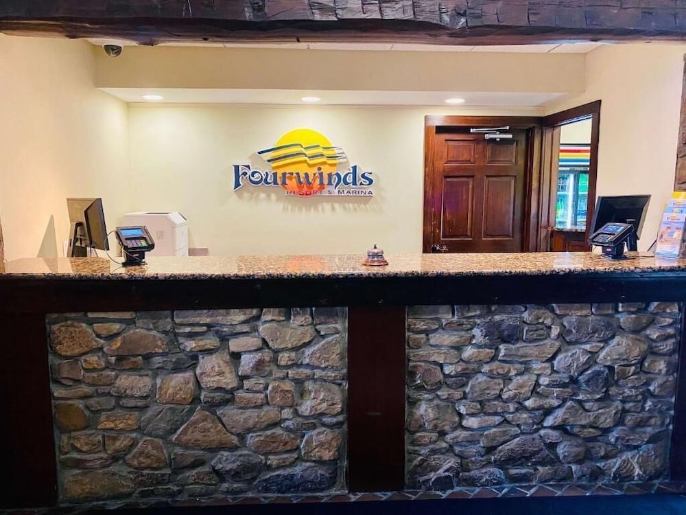 Fourwinds Lakeside Inn Marina 4/48