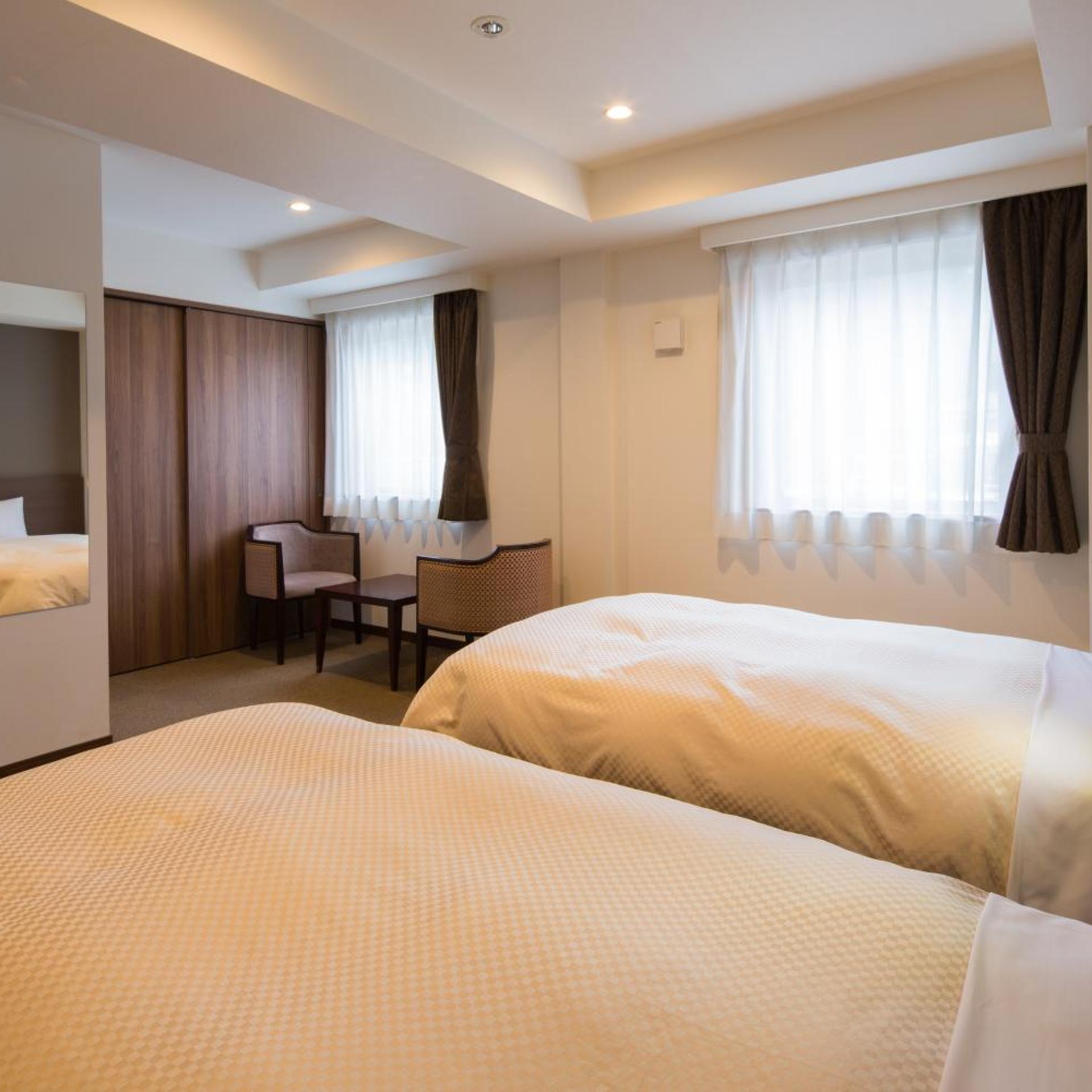 Room, Twin Beds, Smoking