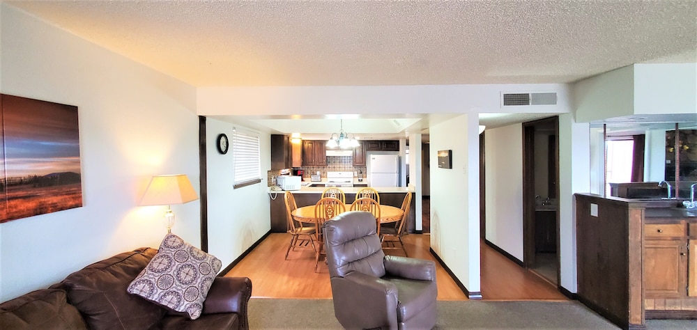 High Sierra Condominiums 33/67