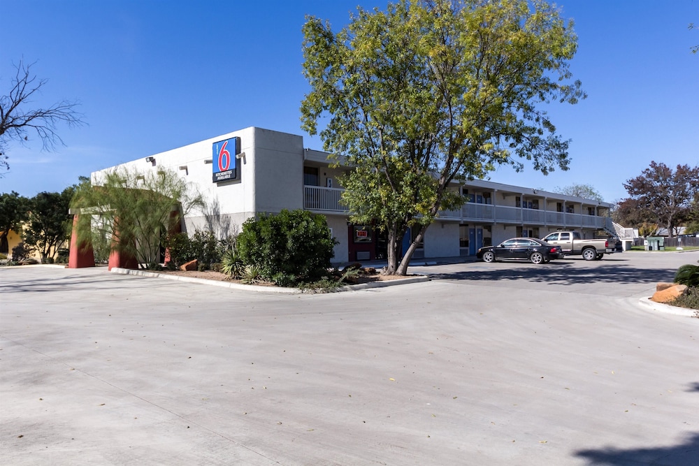 Motel6 Uvalde, TX 38/51