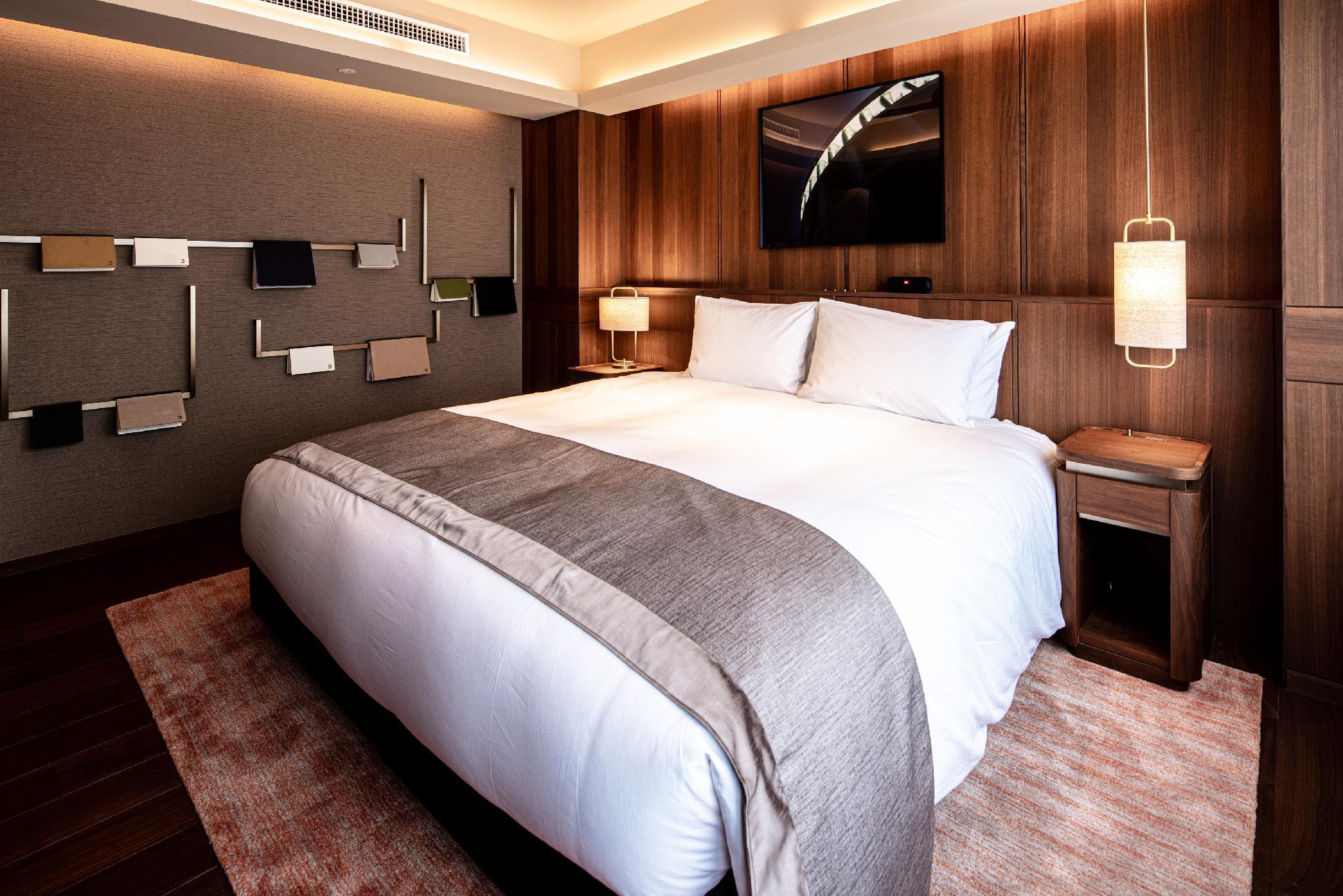 Story, King Bed