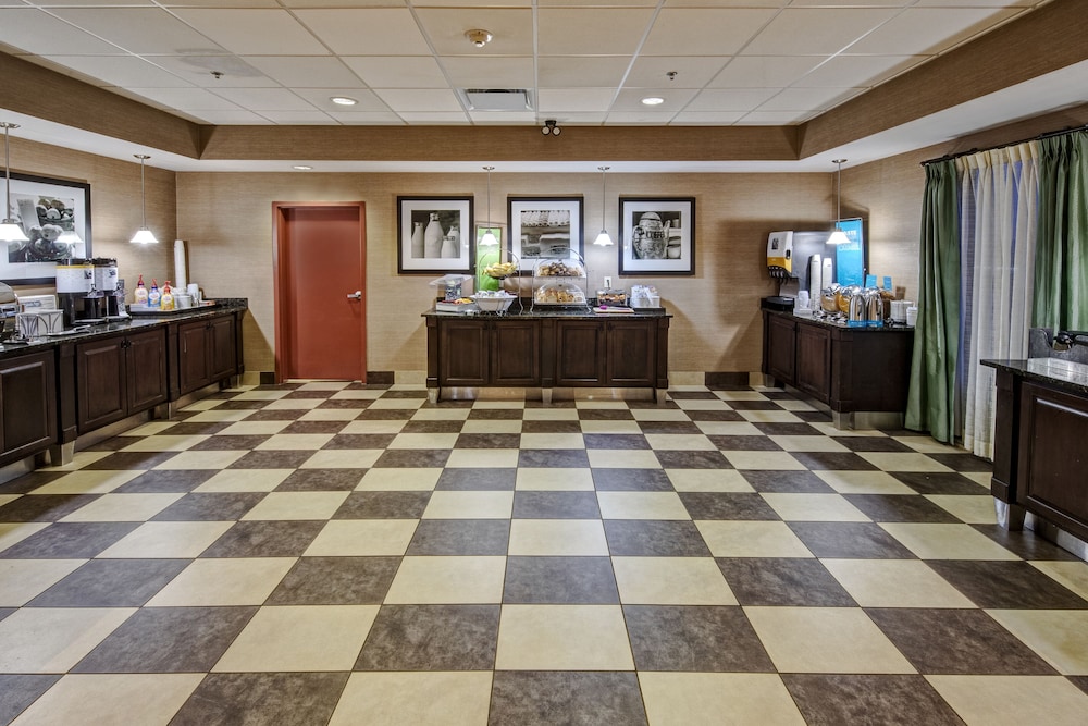 Hampton Inn Suites Wilder 4/36