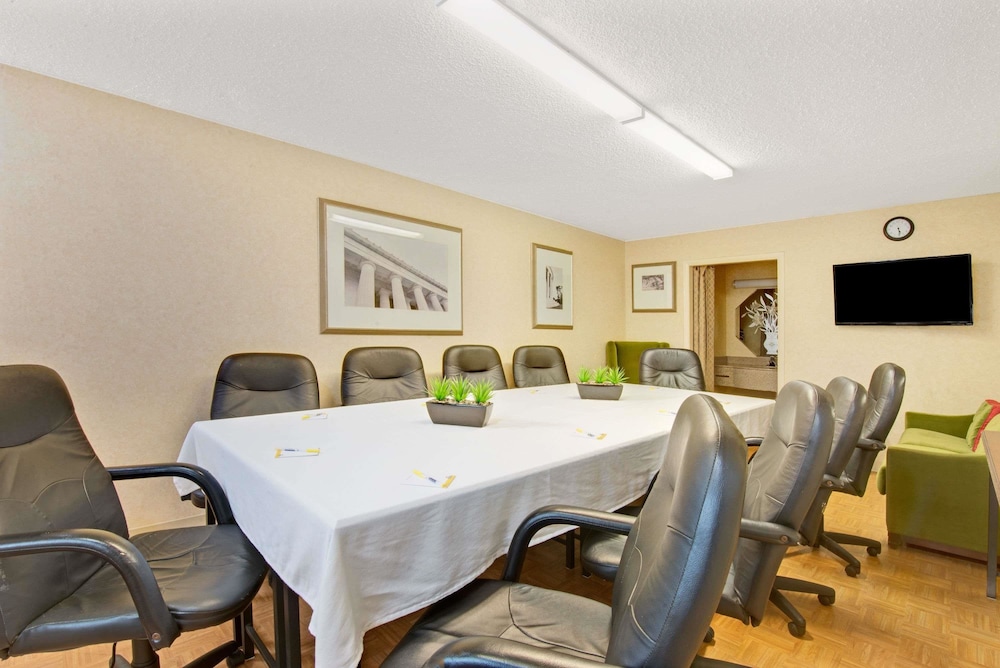 Days Inn by Wyndham Towson 26/29