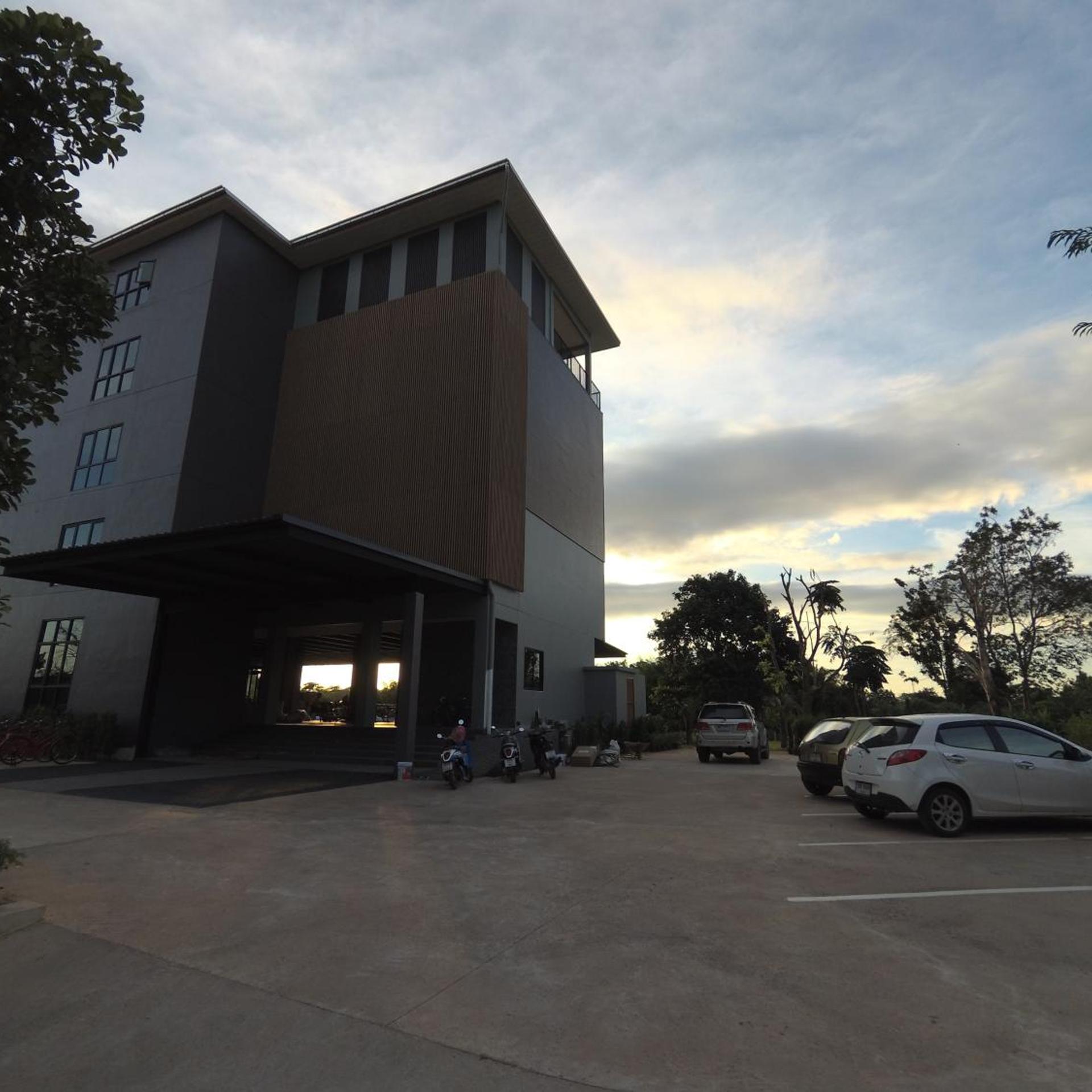 Riverawan Hotel 64/73