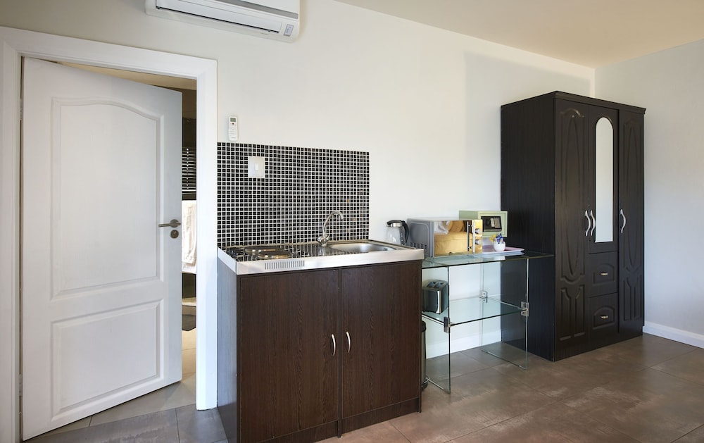 Dynasty Forest Sandown Accommodation 9/69