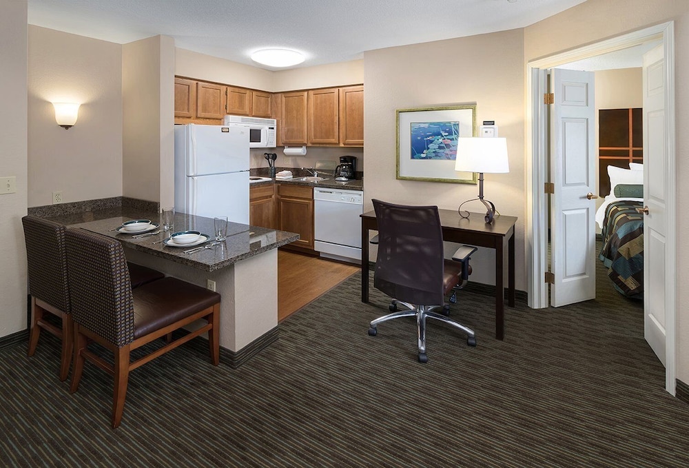 Aspen Suites - Rochester 28/37