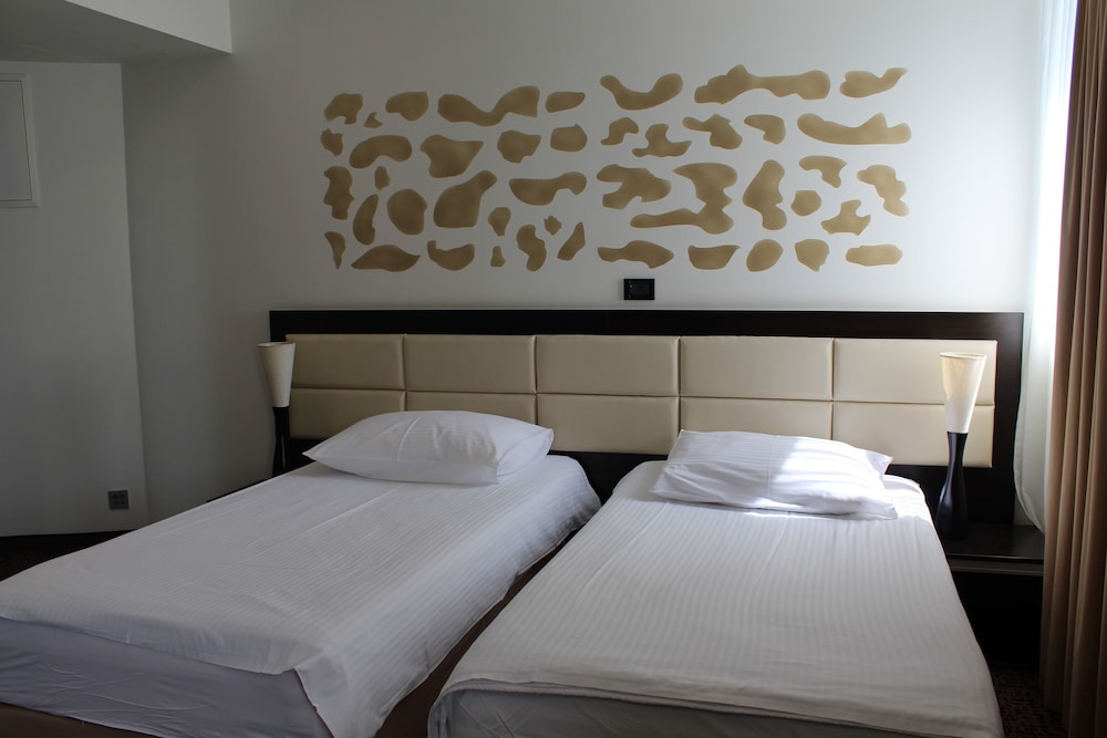 STANDARD, DOUBLE OR TWIN BED