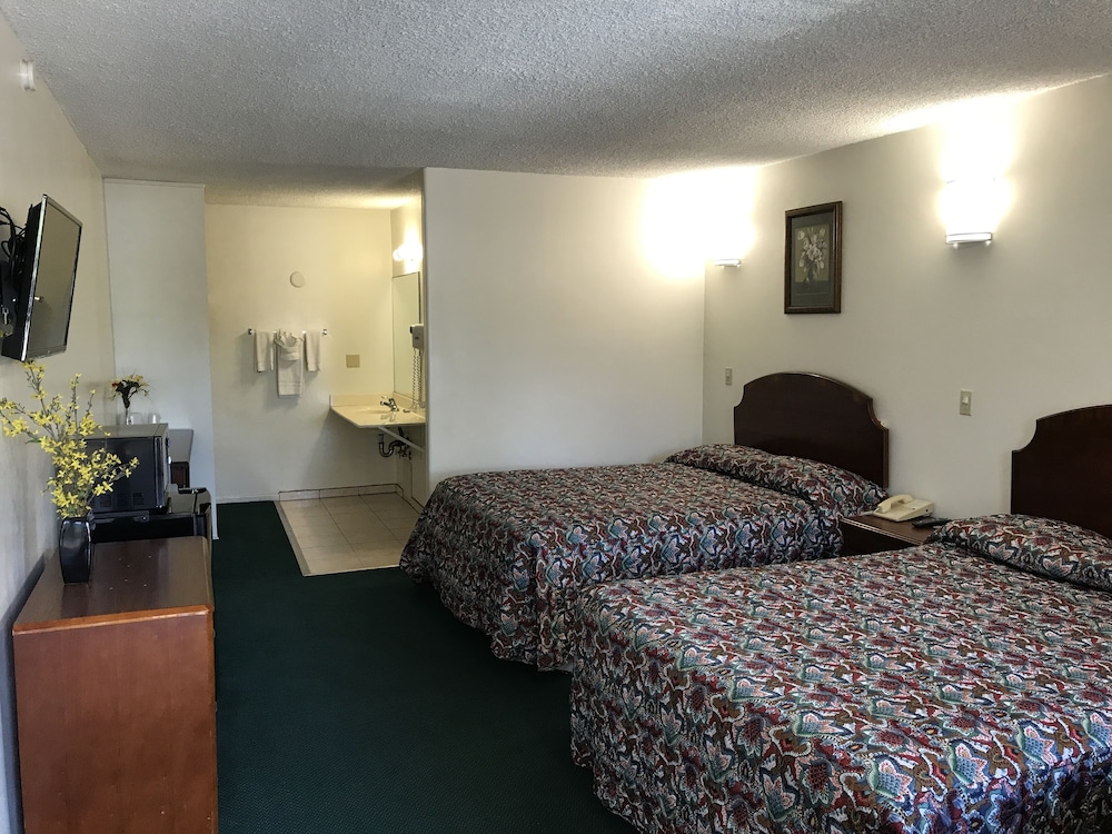 Fullerton Lodge 8/33