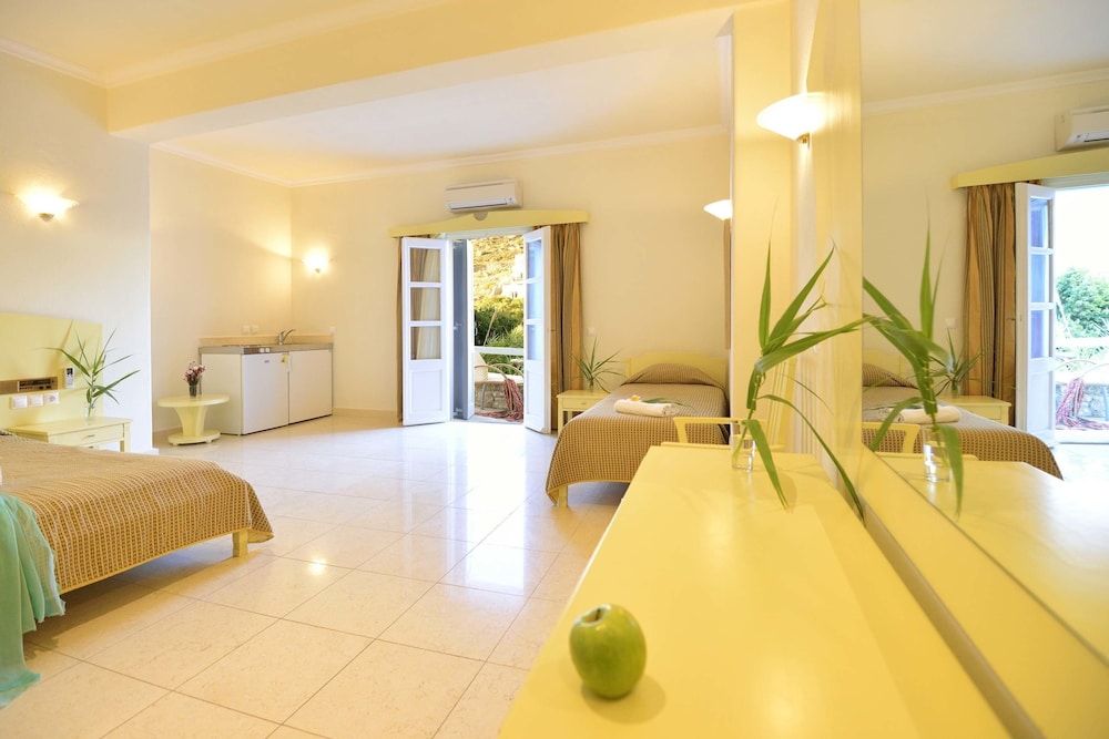 Petinos Hotel 32/34