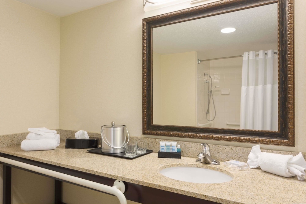 Wyndham Garden Grand Rapids Airport 23/58