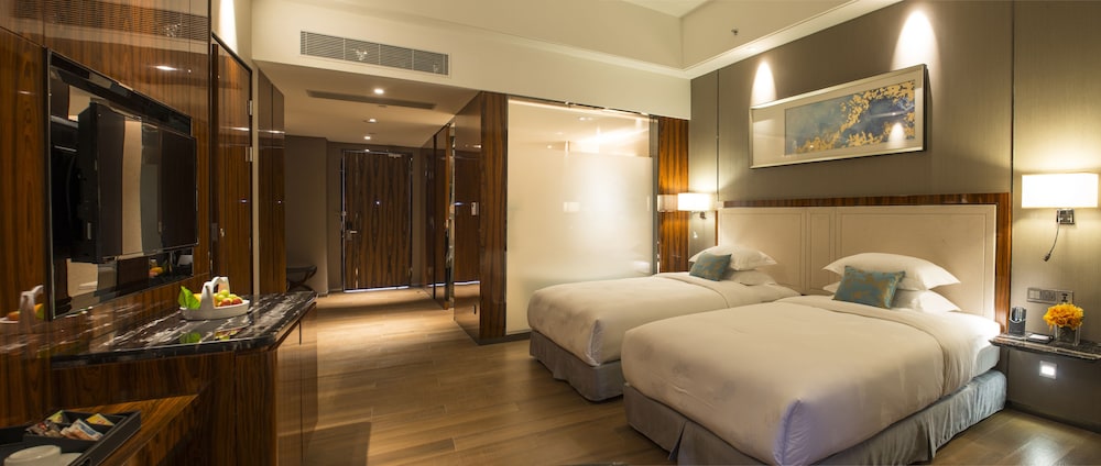 Forest City Marina Hotel 22/66