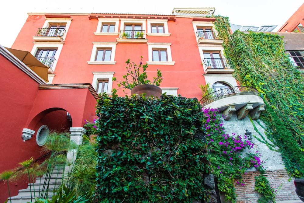 El Palomar Hotel 44/50