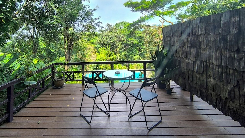 Issara Boutique Winery Hotel 71/78