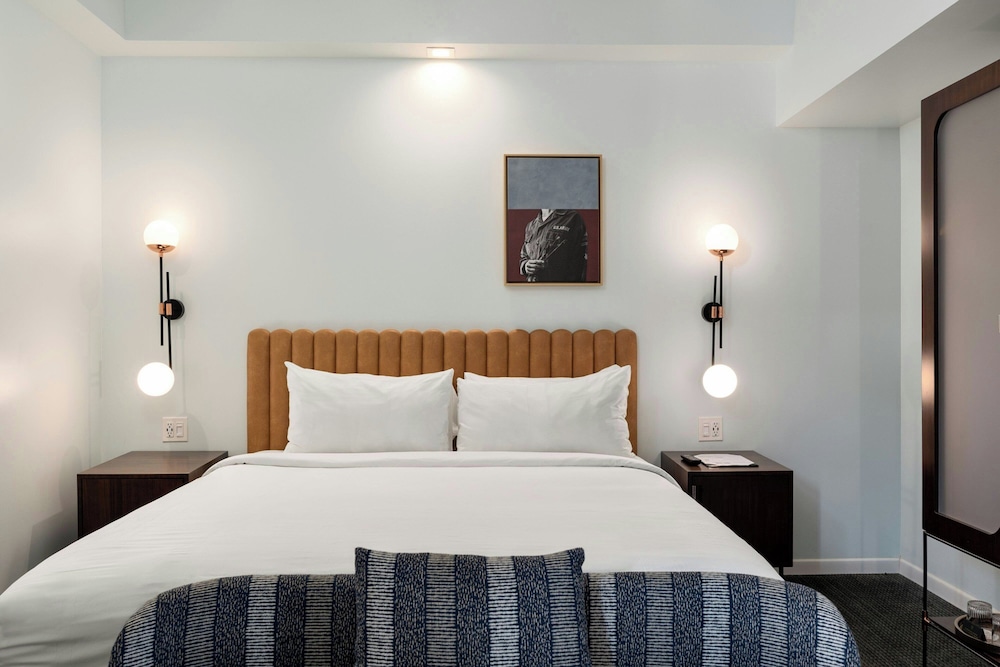 COZY, COURTYARD, KING BED, COURTYARD VIEW