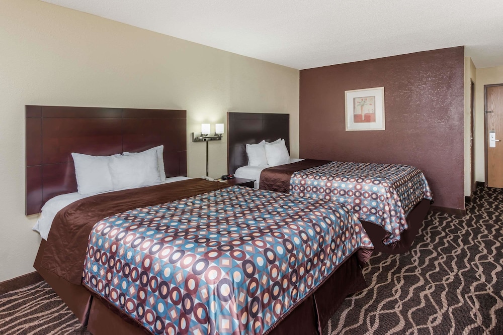 Days Inn Suites Casey 7/14