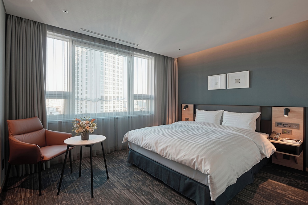 SUPERIOR, DOUBLE BED, WEST TOWER