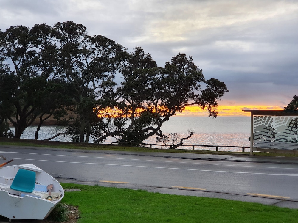 Whangaparaoa Lodge Motel 64/70