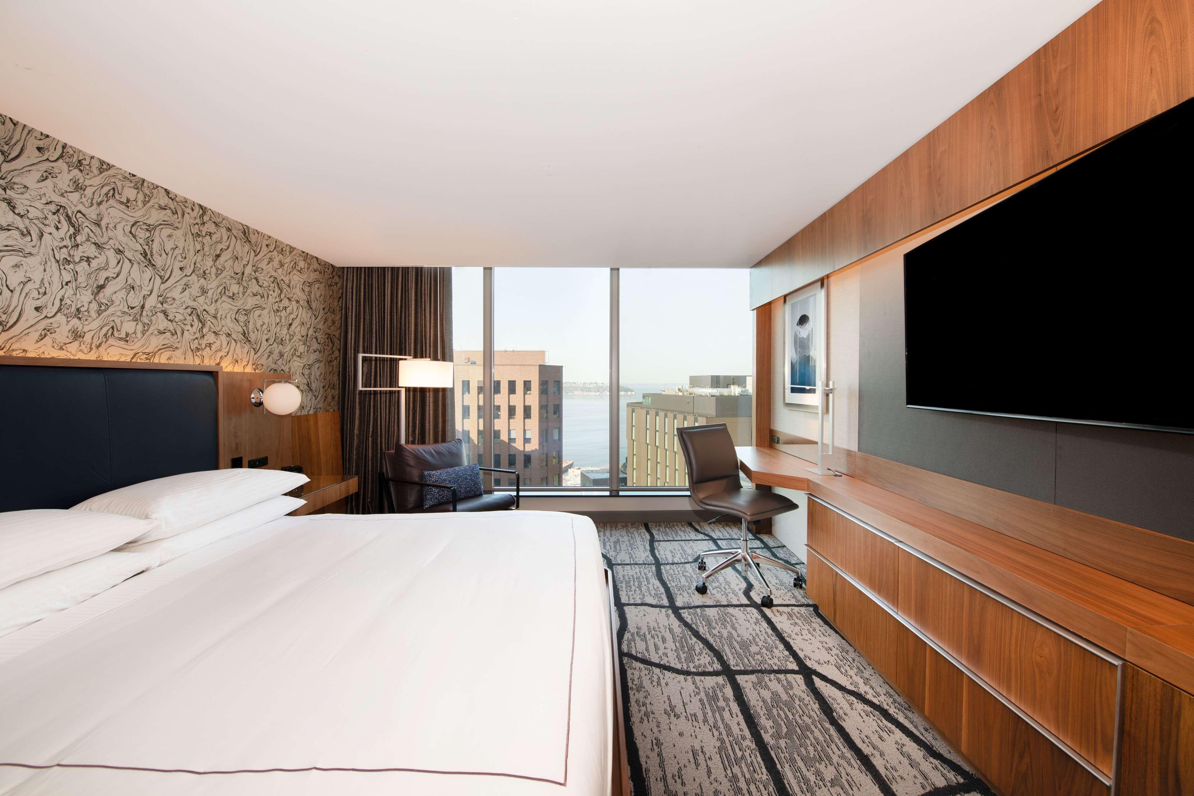 Deluxe, King Bed