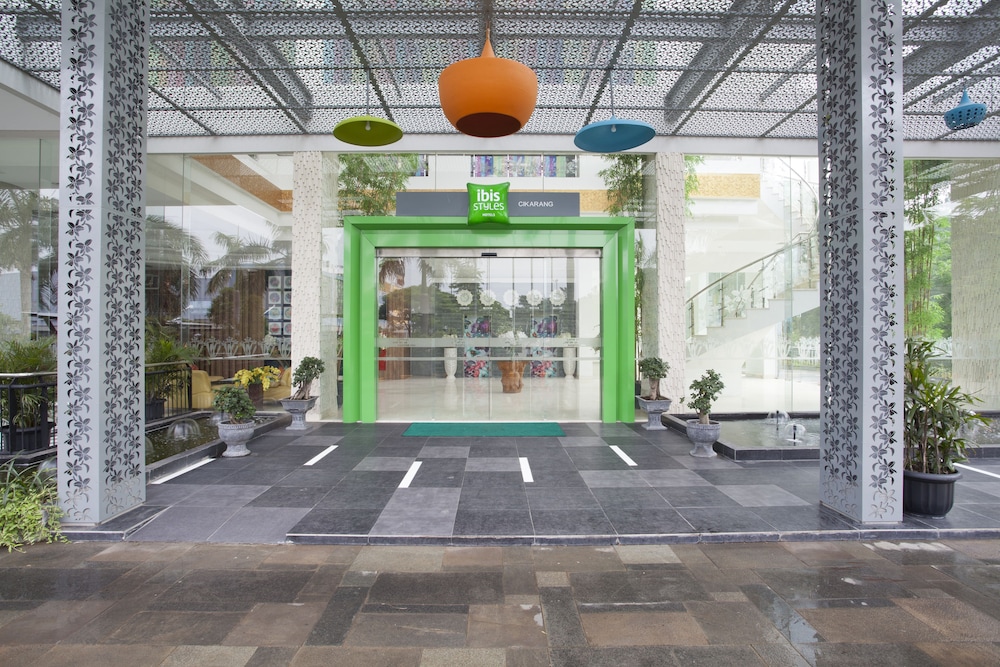 IBIS STYLES CIKARANG 6/35