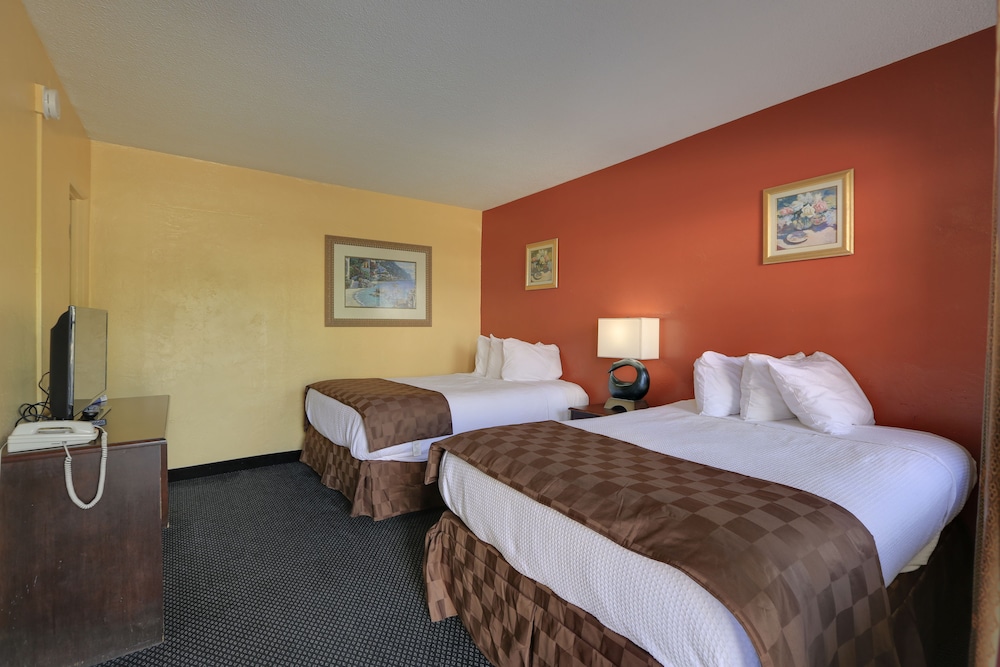 Econo Lodge St. Petersburg Central 26/54