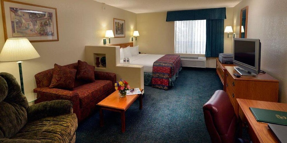 Gateway Studio Suites 34/54