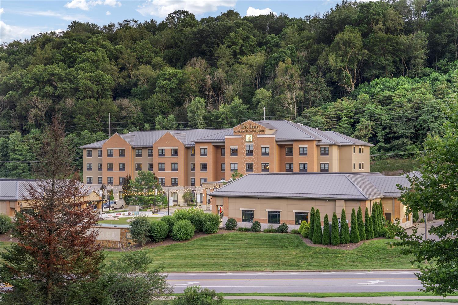 Best Western Plus Franciscan Square Inn and Suites Steubenville 4/47
