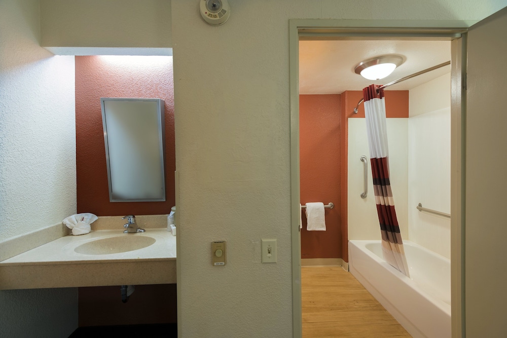 Red Roof Inn Chicago - Joliet 20/39