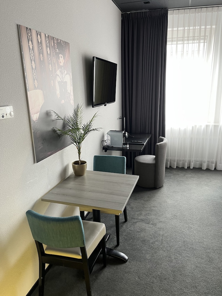 BOUTIQUE HOTEL GLOW 31/40