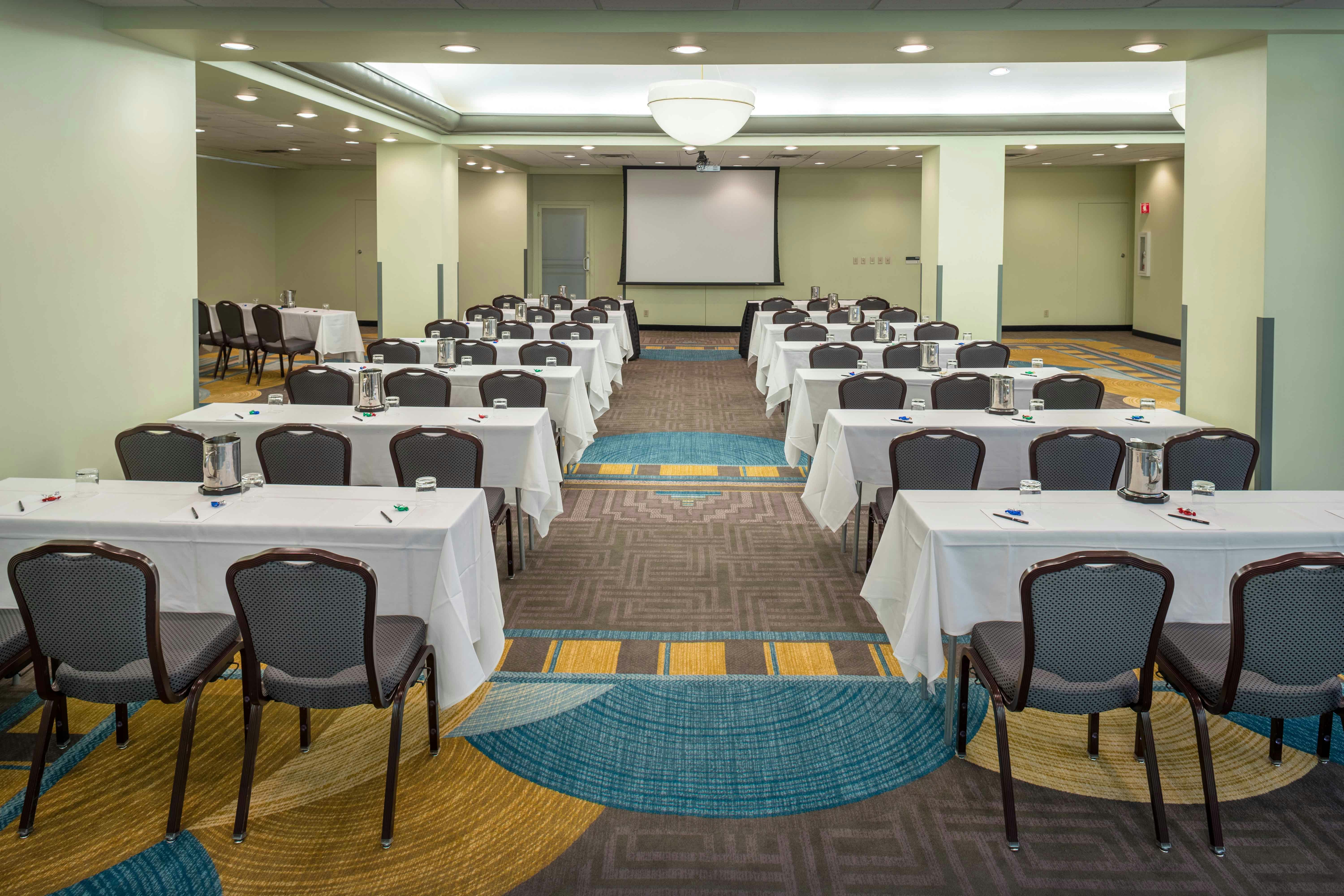 Hilton Cincinnati Netherland Plaza 53/62