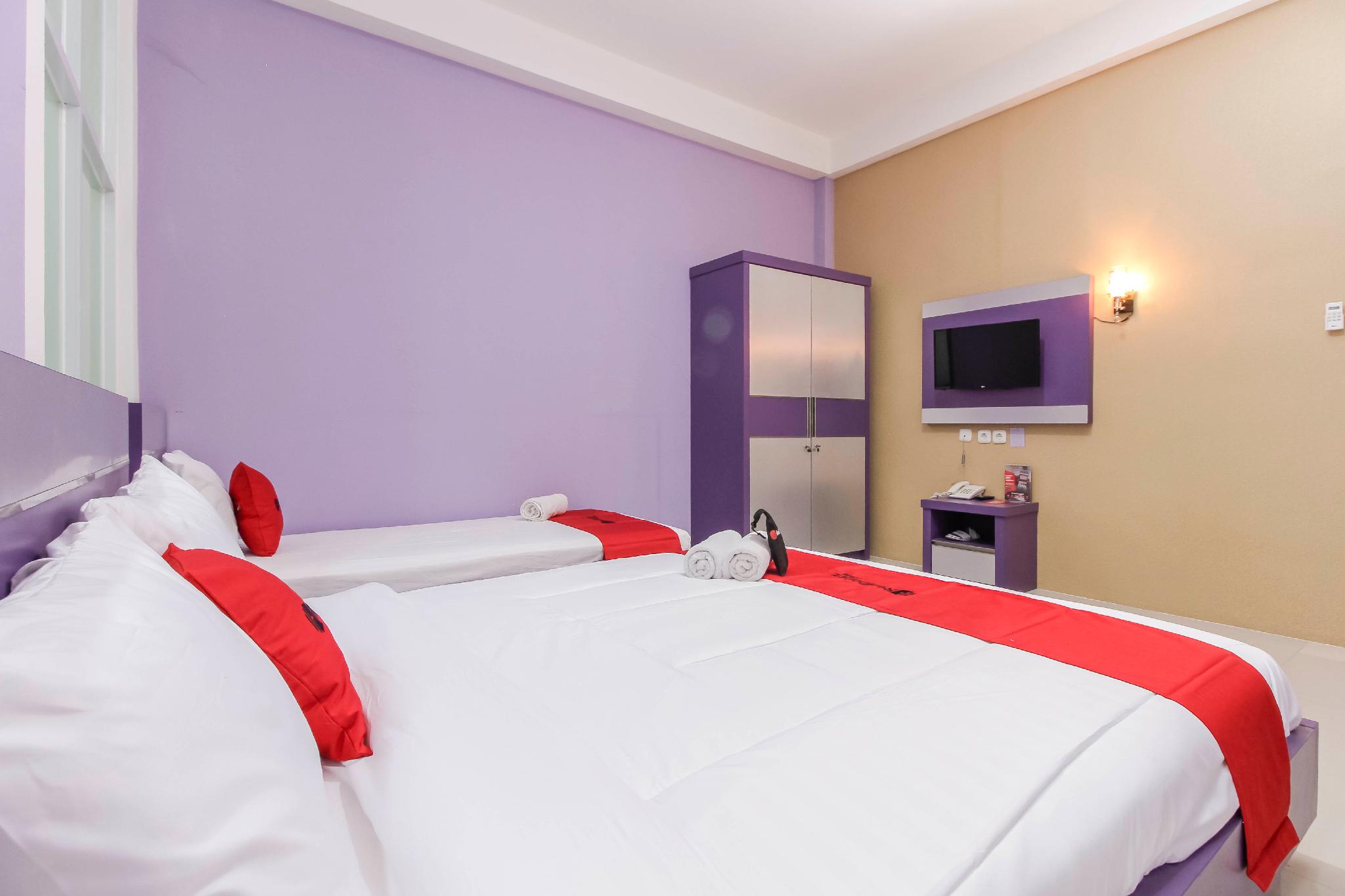 Reddoorz Plus Near Stasiun Bekasi 10/45
