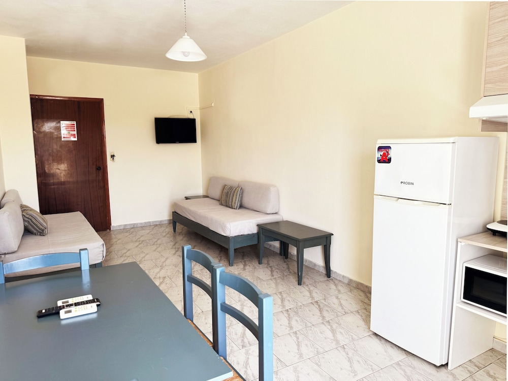 DOMENICA HOTEL 40/49