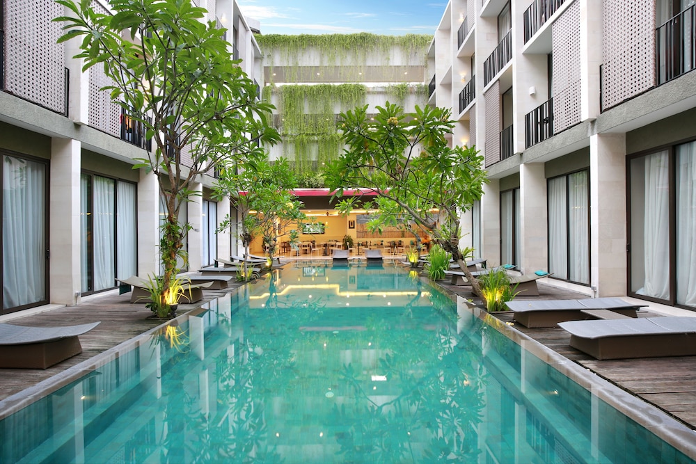 Hotel Terrace At Kuta 62/66